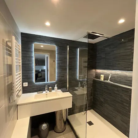 2 Pieces Vue Mer, A Proximite De *